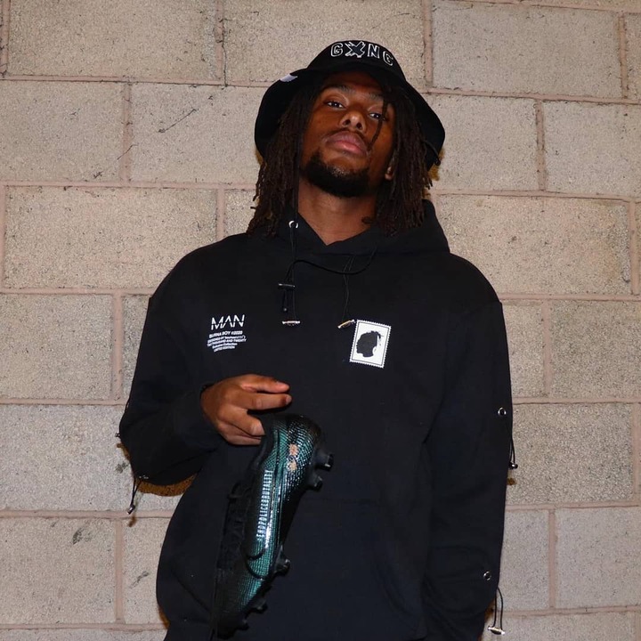 Alex Iwobi sends a message with his boots