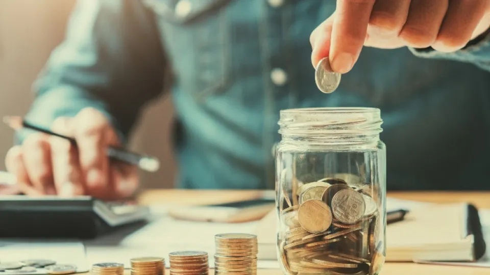 The 30 best money saving tips for the fall season