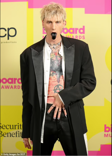 Megan Fox grabs boyfriend Machine Gun Kelly by his crotch at the 2021 Billboard Music Awards (photos)