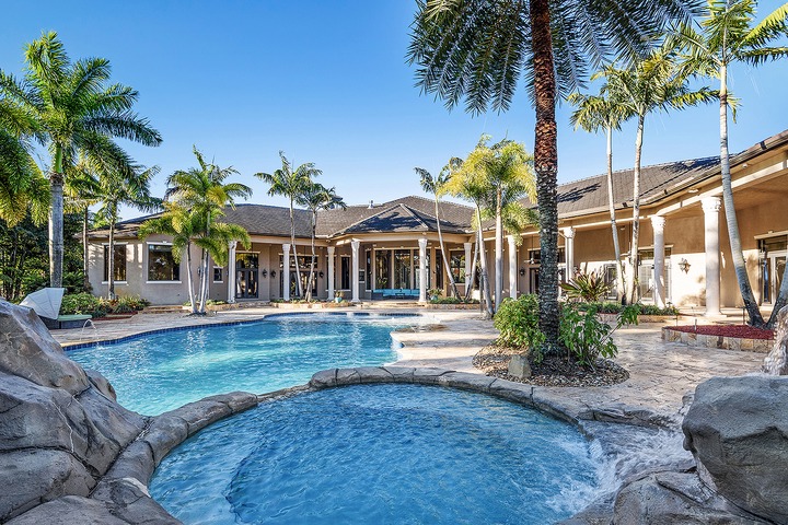 See the new mansion bought by Rick Ross from Amar'e Stoudemire, ex-NBA star for $3.5 Million