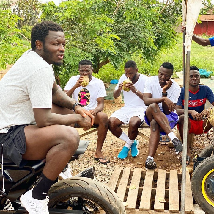 Sulley Muntari And Wakaso Break Social Distancing Rule As They Hang Out In Town