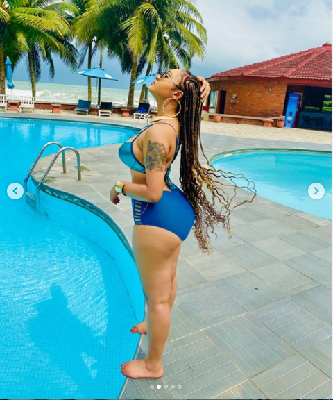 ?Actress Rosy Meurer shows off her hot body in one-piece swimwear