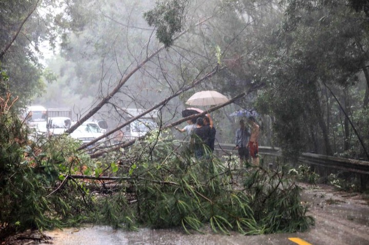 Dozens killed and thousands displaced as floods and rainstorms hit China? (Photos)