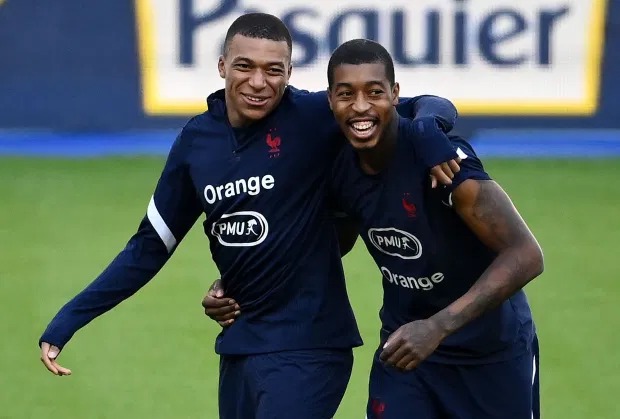 PSG striker, Kylian Mbappe pictured hugging France team-mates in training hours before testing positive for coronavirus?(photos)