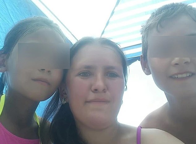 Mom dies after saving her children from their burning house (photos)*