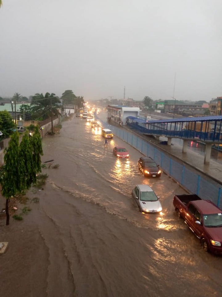 Flash flood takes over Lagos roads after heavy downpour (photos)