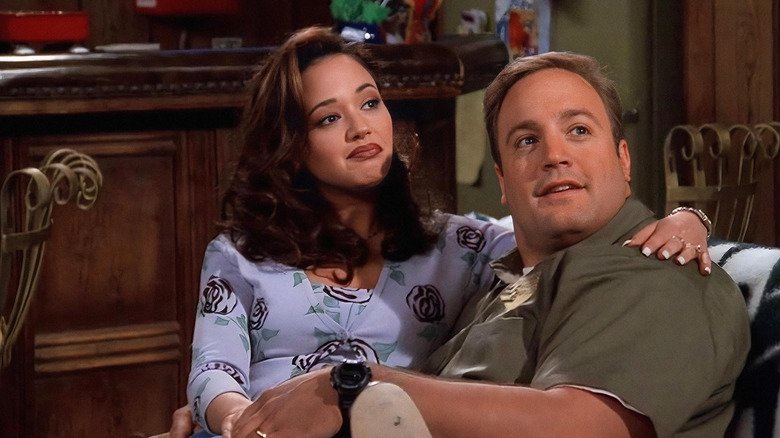 Leah Remini as Carrie gets comfortable with Kevin James' Doug on 