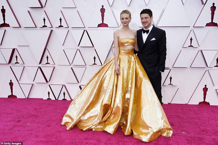 Stunning red carpet photos from the 2021 Oscars