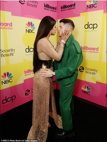 Nick Jonas and Priyanka Chopra pack on the PDA at the 2021 Billboard Music Awards  (photos)