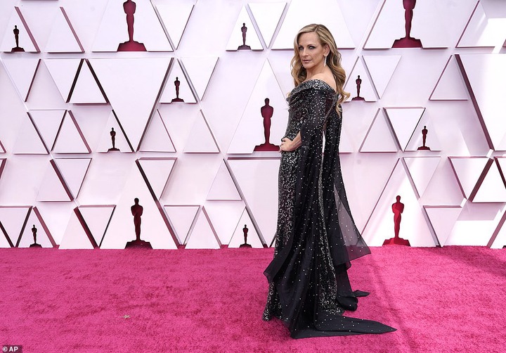 Stunning red carpet photos from the 2021 Oscars