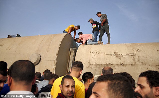 At least 11 people are killed and 100 injured as four passenger train carriages derail in Egypt?(photos)