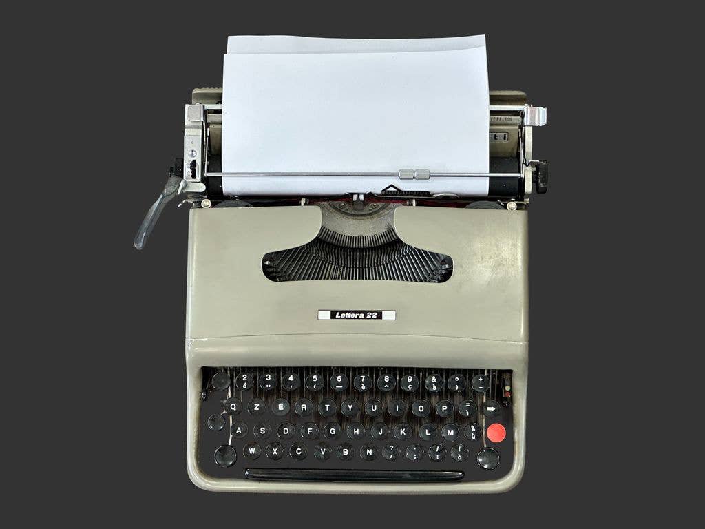 Lettera 22 typewriter on a black background.