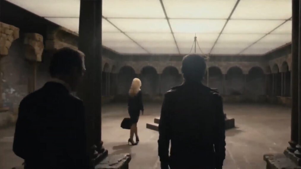 Silhouetted characters in ‘El Ministerio del Tiempo’