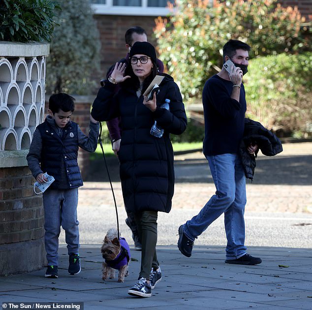 Lauren Silverman and Simon Cowell engages in a 'heated discussion' in the street (photos)