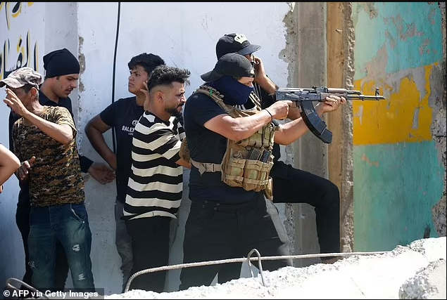 Violent clashes leave 23 dead after protesters storm Iraqi government palace and stage impromptu pool party (photos)