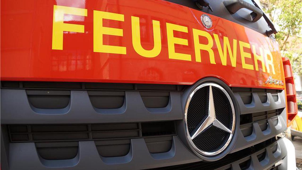 Feuerwehr löscht brennendes Auto in Frommern – Brandursache bislang unbekannt