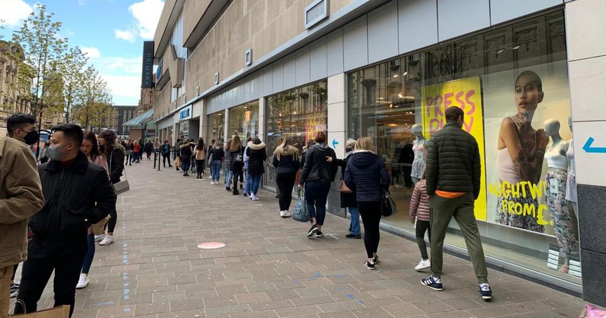 Big Queues At Primark As Shoppers Head To Busy Hull City Centre Opera News