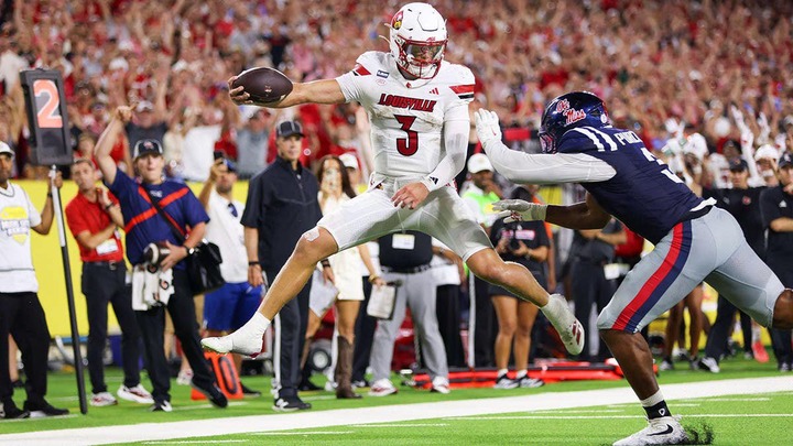 Viral Ole Miss fan goes through her favorite DMs since being discovered during win over Louisville