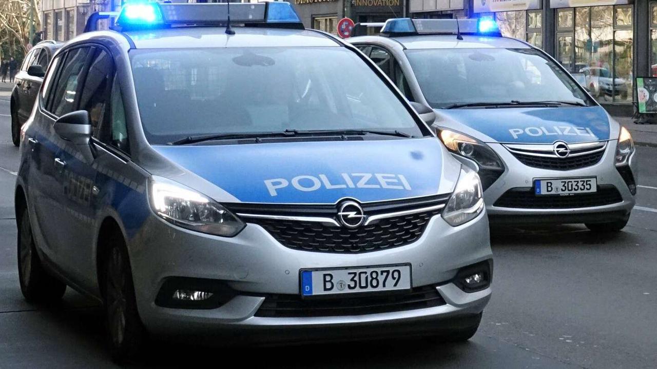Verfolgungsjagd in Spandau: Vier verletzte Polizisten und zwei beschädigte Einsatzwagen bei Fahrzeugkontrolle