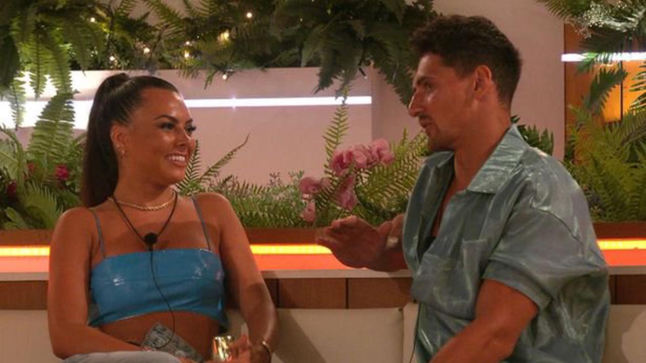 Love Island viewers beg Paige to 'cut it off' with East Lothian contestant Jay