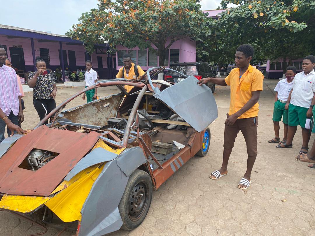 Kelvin Odartei : le jeune Ghanéen qui a fabriqué sa propre voiture à 14 ans (vidéo)
