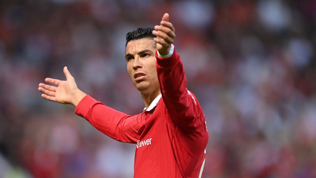Manchester United want ‘Cristiano Ronaldo opposite’ transfer and Liverpool should think twice