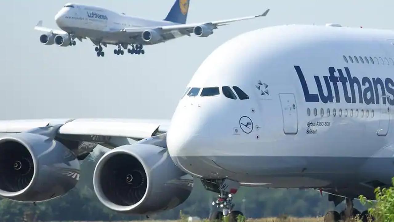 In 11.000 Metern Höhe: Riesiges Loch in Airbus A380 gerissen – Notfall-Team angefordert