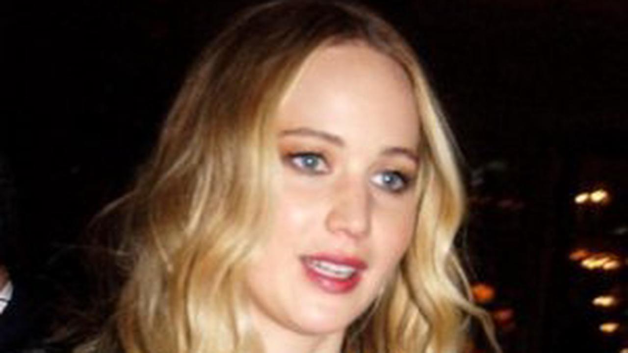 Jennifer Lawrence Shows Pregnancy Glow at 'Don't Look Up' Premiere
