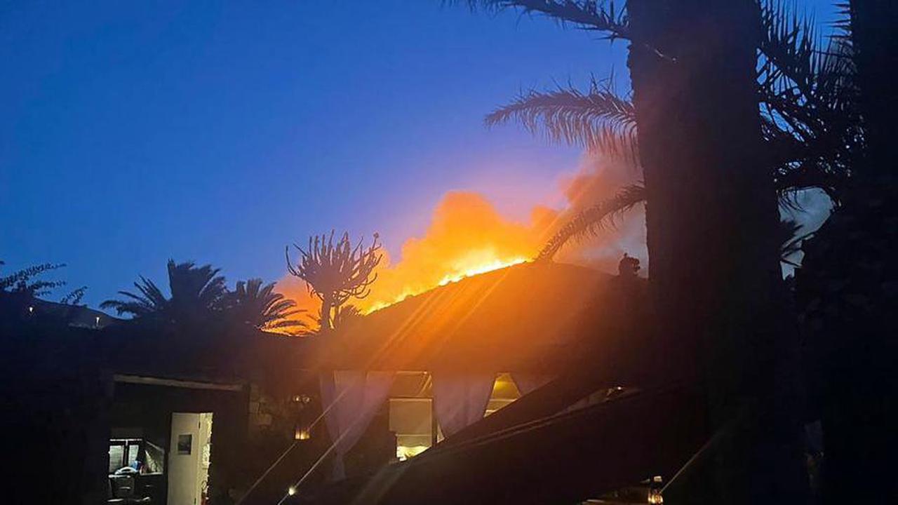 Brände Großbrand auf VIP-Ferieninsel - Designer Armani evakuiert