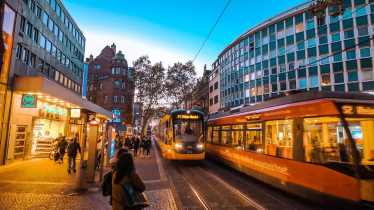 Gelber Impfpass reicht nicht in Karlsruhe: Fahrgäste in Bahnen kontrolliert