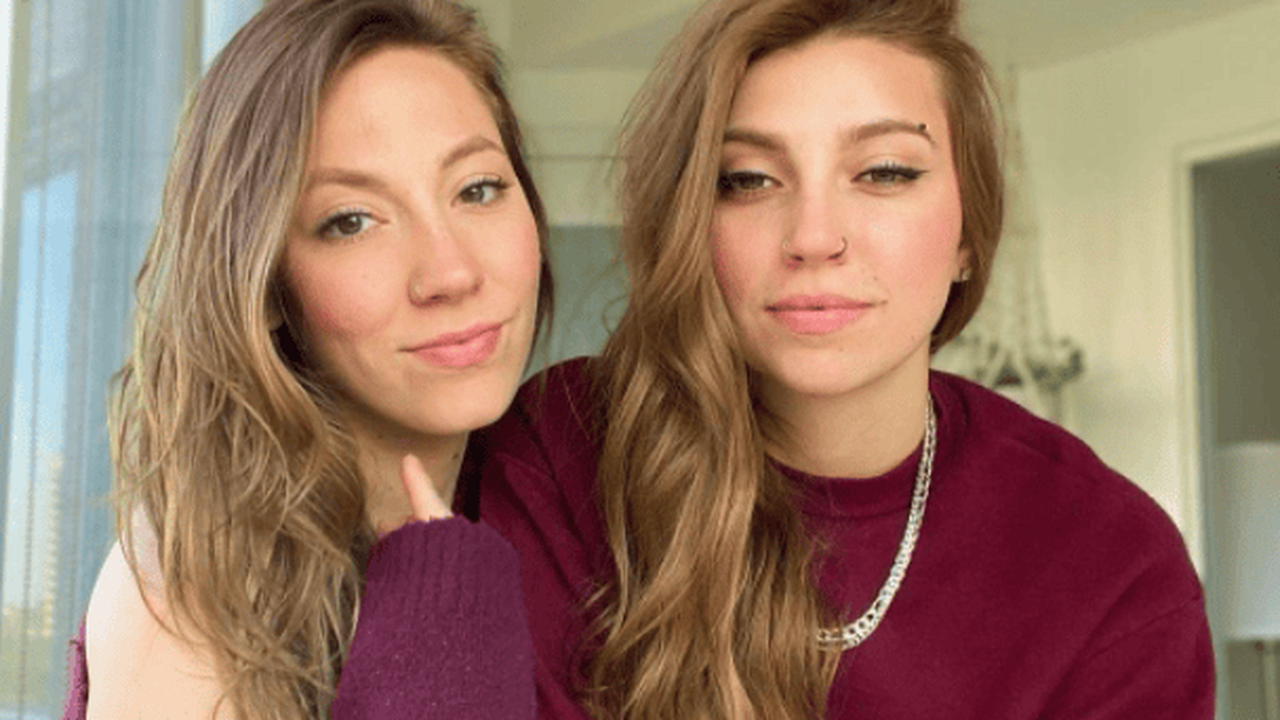 Zwei Jahre zusammen: Influencerinnen-Paar wartet auf DNA-Test – sie könnten Schwestern sein