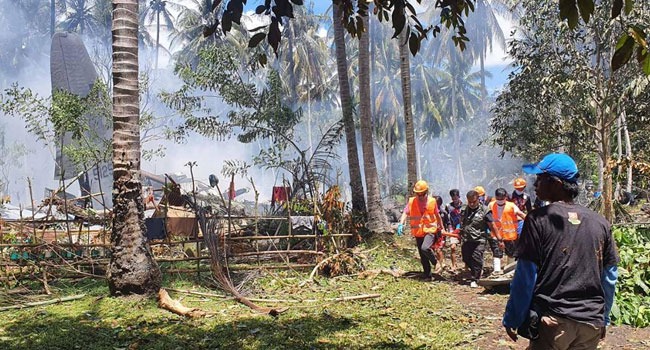  50 killed in Philippine military plane crash (Photos)