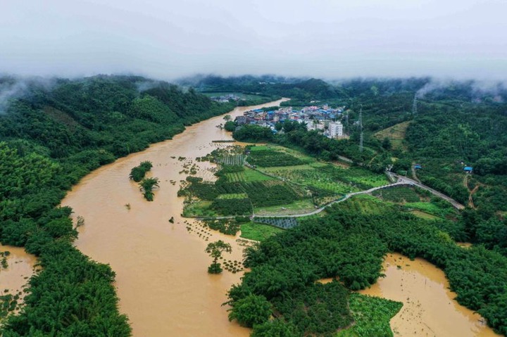 Dozens killed and thousands displaced as floods and rainstorms hit China? (Photos)