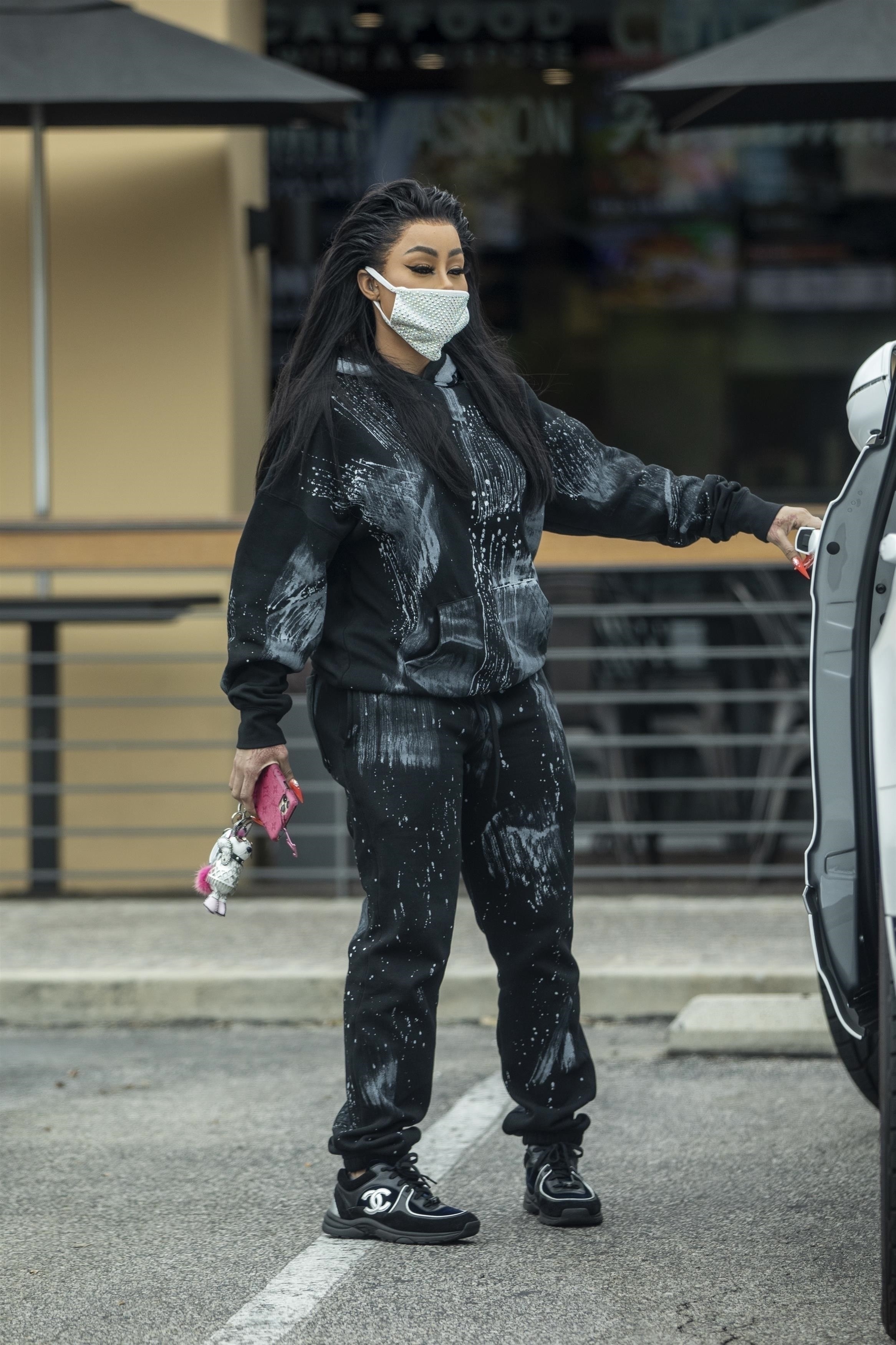  The mom-of-two had long extensions and heavy makeup