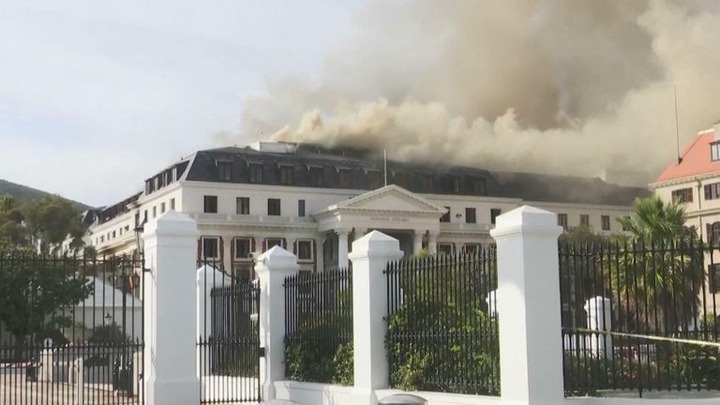 Fire breaks out again at South African parliament a day after main assembly chamber got 'completely gutted' (Photos)