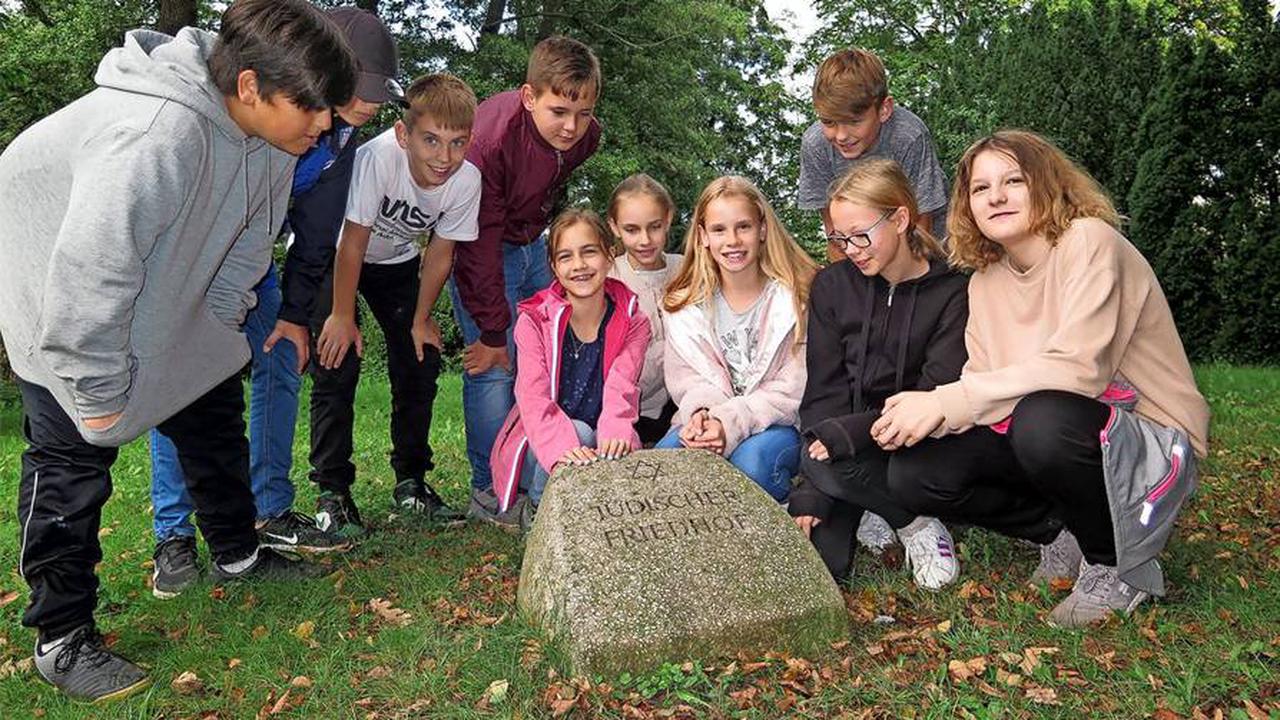 Kostenpflichtig﻿Treuenbrietzener Schüler erwirken Informationsstein für Jüdischen Friedhof