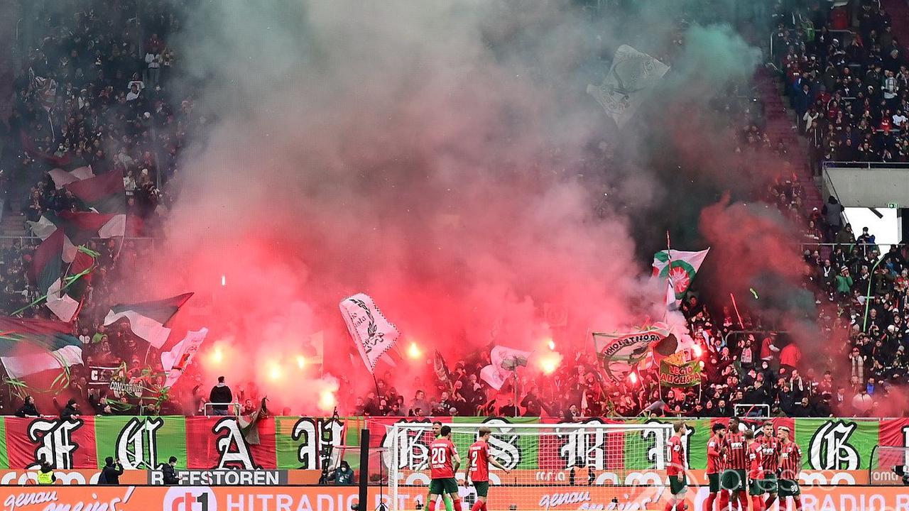 DFB-Urteil | Pyroshow kostet dem FC Augsburg eine hohe Strafe
