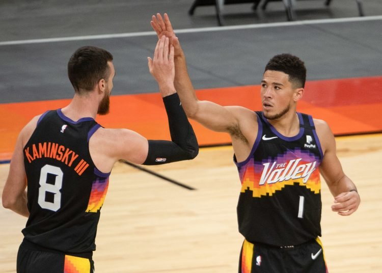 Nba Booker Porte Les Suns Face Aux Clippers Les Hawks Rejoignent Les Bucks En Finale A L Est Opera News