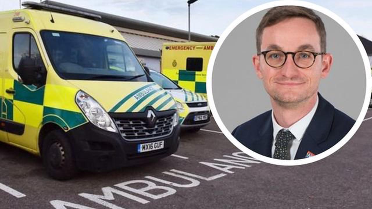 Whistleblower shares story of bullying, fatigue and 'dangerous' hours at ambulance service