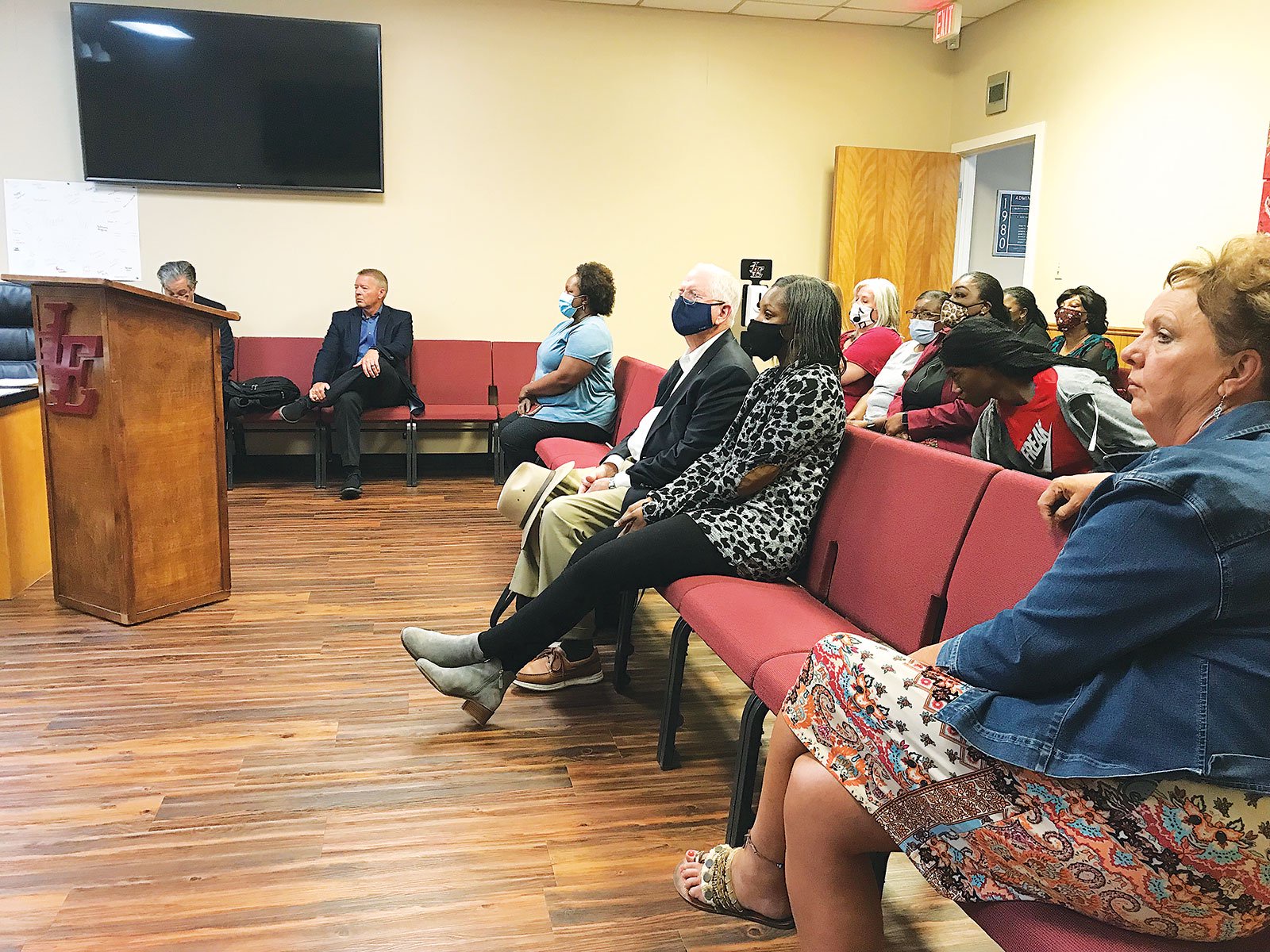 L E Trustees Vote 5 2 Not To Reinstate Coach Opera News