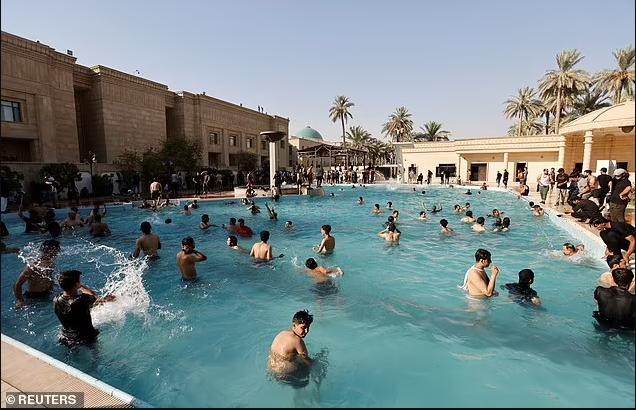  Violent clashes leave 23 dead after protesters storm Iraqi government palace and stage impromptu pool party (photos)