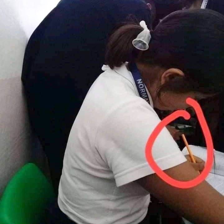 Jangan Fokus ke Lingkaran Merah, 10 Potret Ini Bikin Pikiran Ngeres