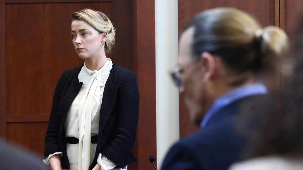 Amber Heard Ihre Freundin bricht während ihrer Aussage in Tränen aus
