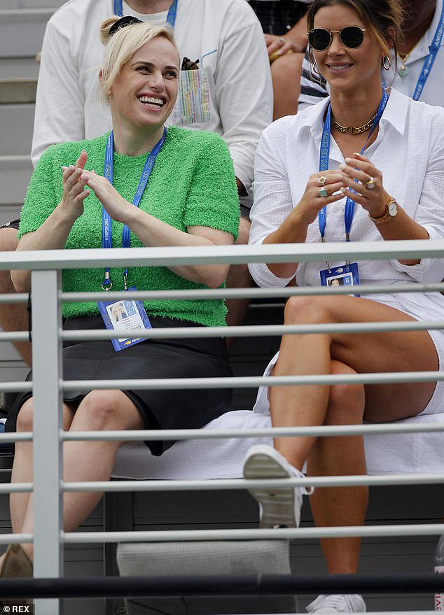 An Unlikely Friendship Rebel Wilson Hangs Out With Bachelor Star Turned Tennis Wag Brittany Hockley As They Support Her Boyfriend Jordan Thompson At The Us Open Opera News