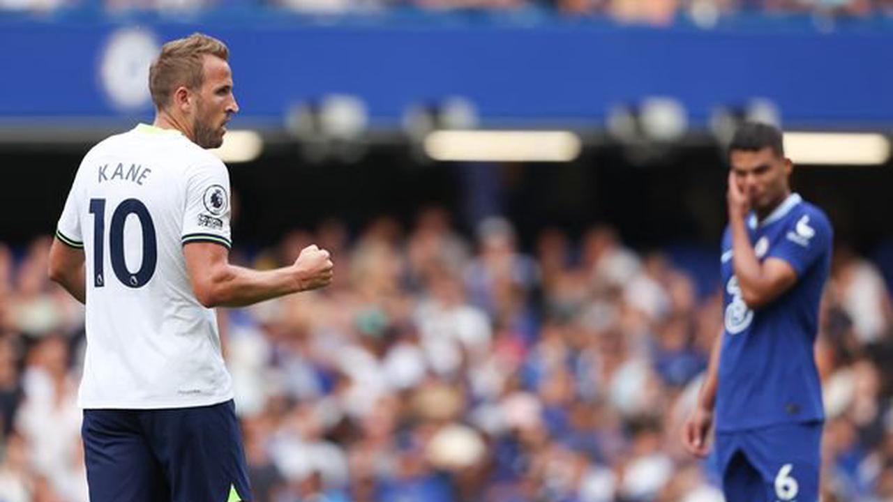 Harry Kane reacts to Antonio Conte's red card after "spicy" battle with Chelsea