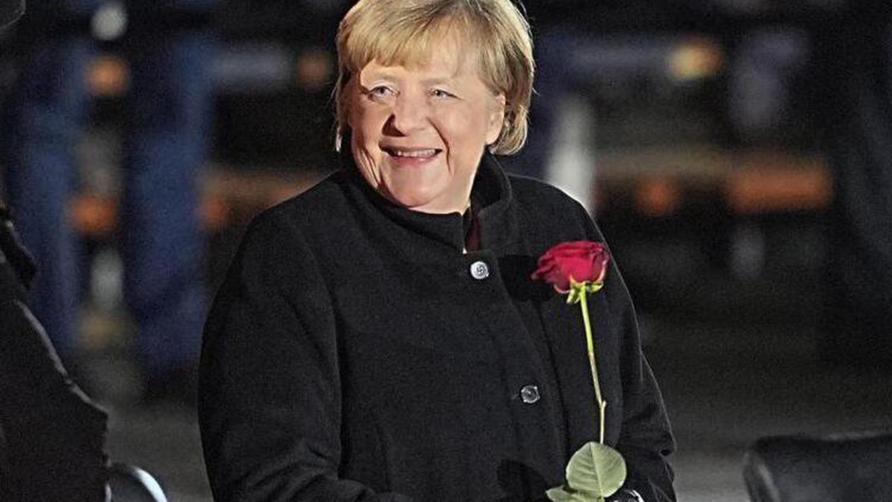 Zapfenstreich Großer Zapfenstreich für Merkel: „Farbfilm“ und etwas Gefühl