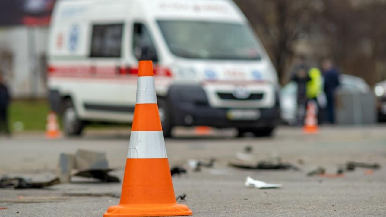 Polizeimeldungen für Hannover, 30.06.2022: Streifenwagen kollidiert bei Einsatzfahrt mit Pkw - Fünf Personen leicht verletzt und Totalschaden an beiden Fahrzeugen