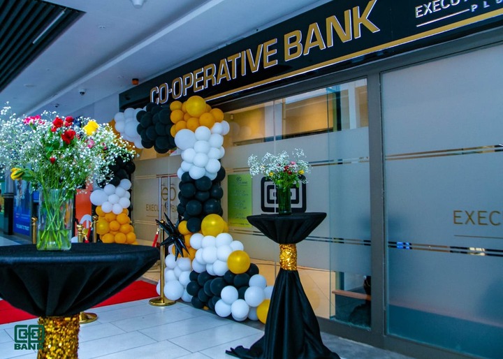 May be an image of lighting and text that says 'EXEИP EXEC GO-OPERATIVE @USATVEBANK VE BANK PAOPERATIVE ゴ EXEC BAN 国 ឲ្ខ្ញំ'