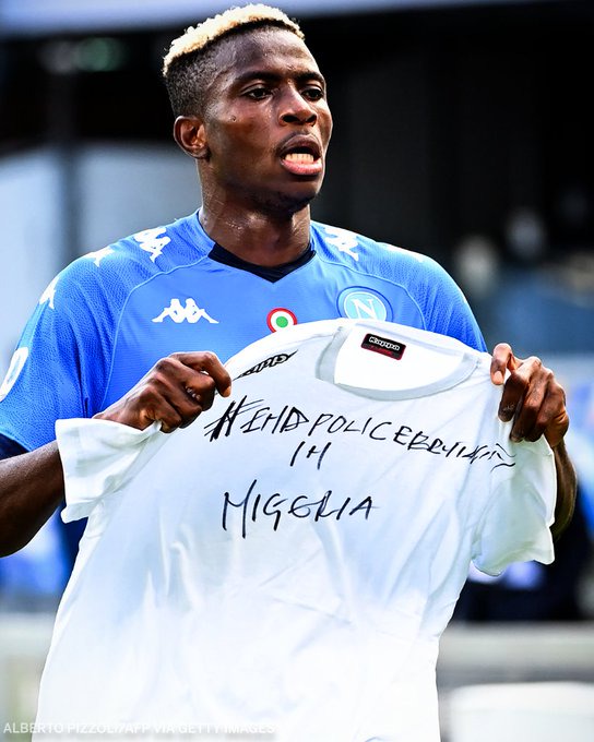 #EndSARS: Super Eagles striker, Victor Osimhen holds up a shirt saying "End Police Brutality In Nigeria" after scoring his first goal for Napoli (photos)
