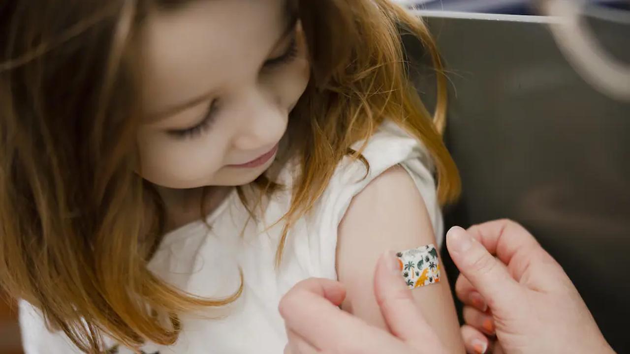 Siebenjährige nach Impfung von Skeptikern gemobbt